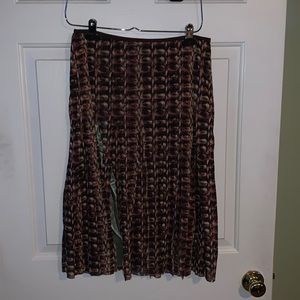 Excellent condition! Barely worn fashion skirt